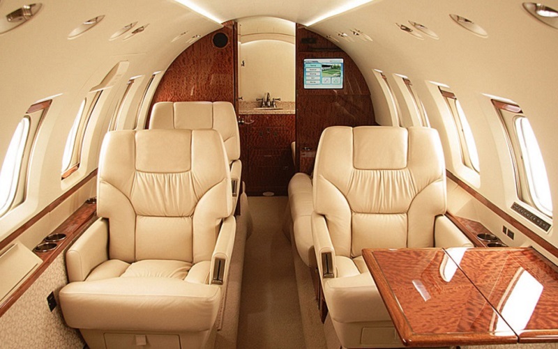 jet aziendale Beechcraft Hawker 700